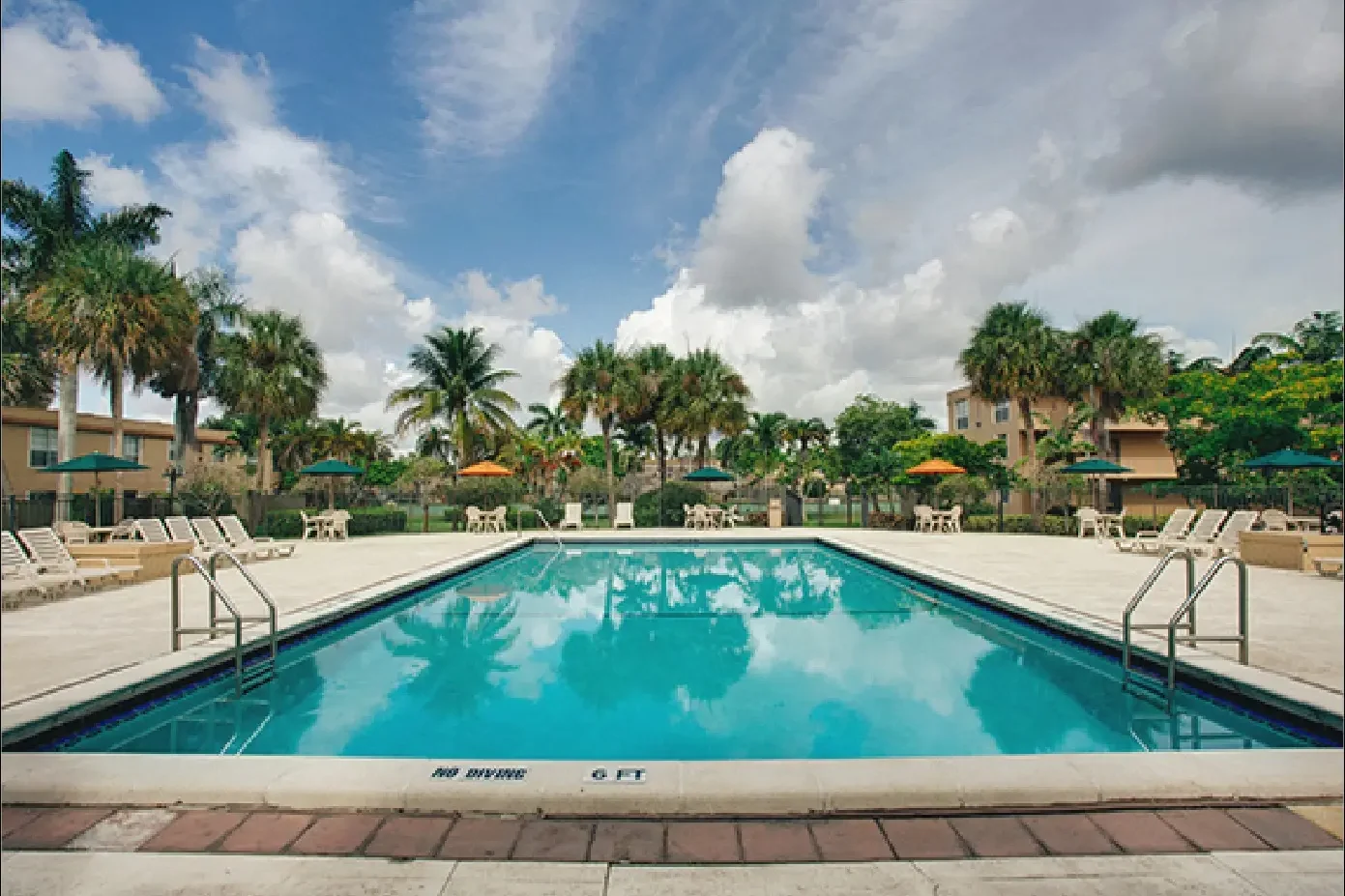 Hollywood-apartment-complex