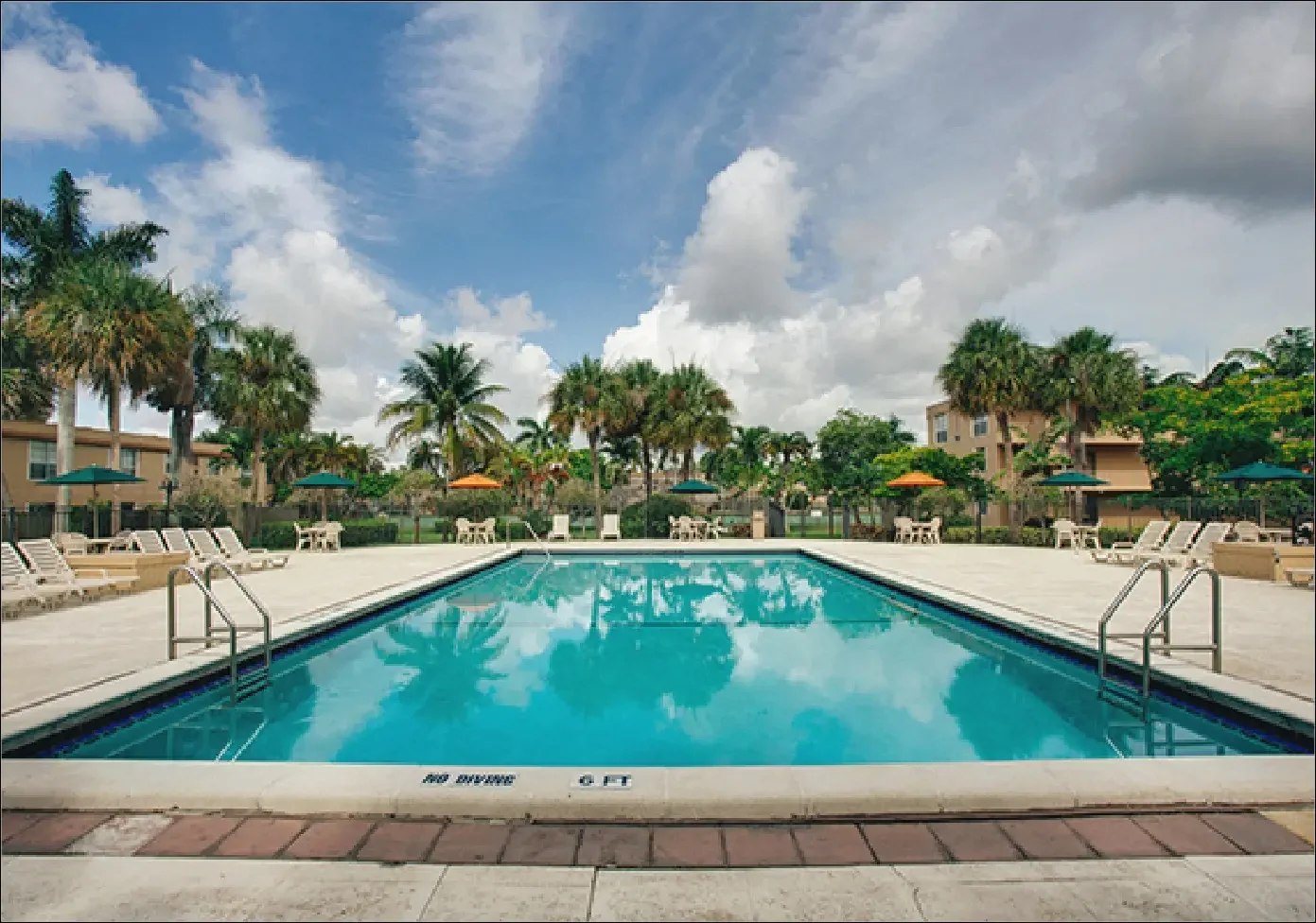 Hollywood-apartment-complex